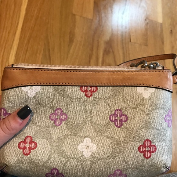 COACH wristlet - Picture 3 of 4